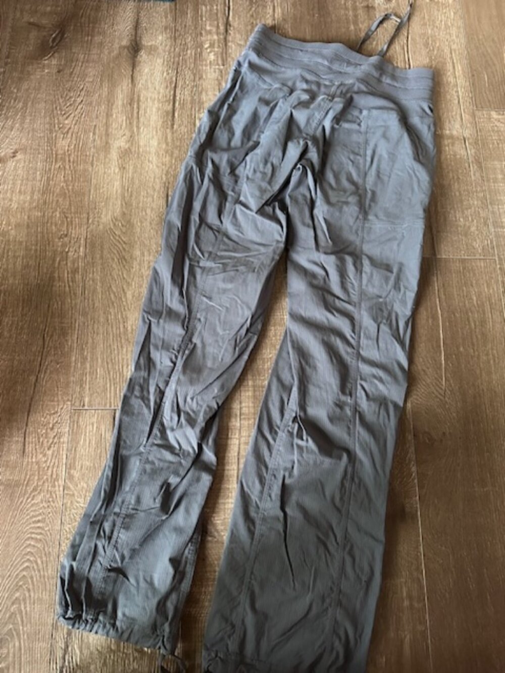 Lululemon size 4 studio pants - Picture 2 of 3